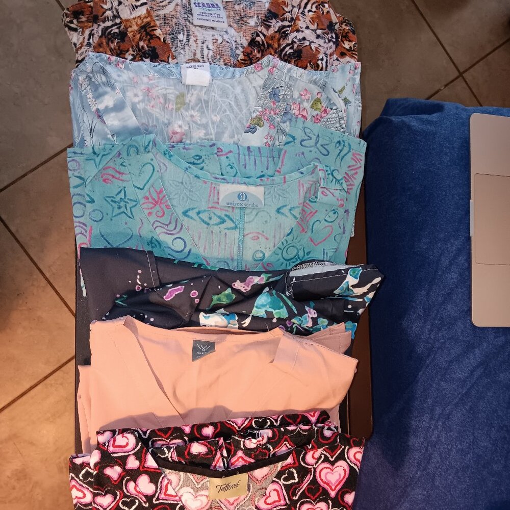 Scrubs tops Bundle - Large